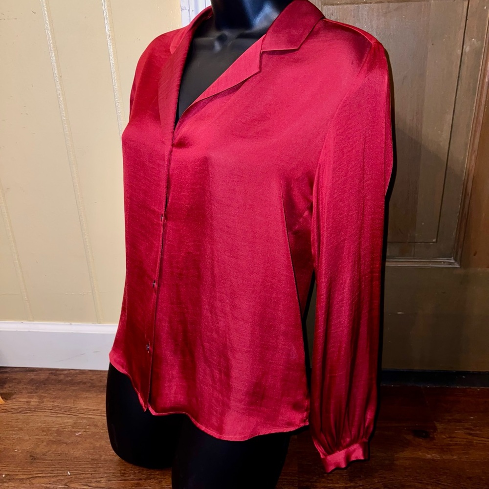 ⭐️Banana Republic Red Silky Button Up Holiday Party Long Sleeve Blouse Size XS - Picture 4 of 16